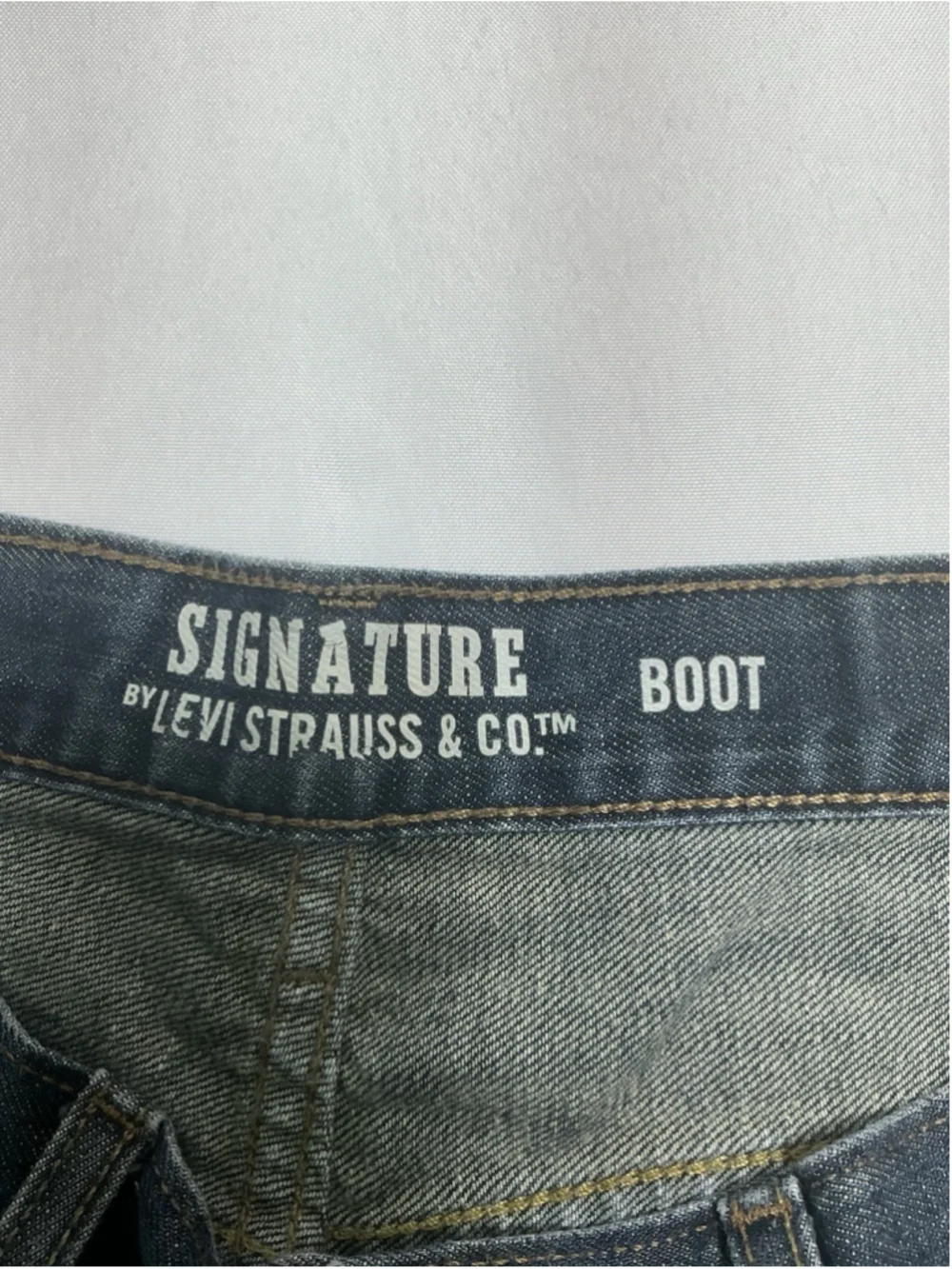 Womans Excellent Signature By Levi Straus Blue Jeans Boot Cut Waist 30 Inch